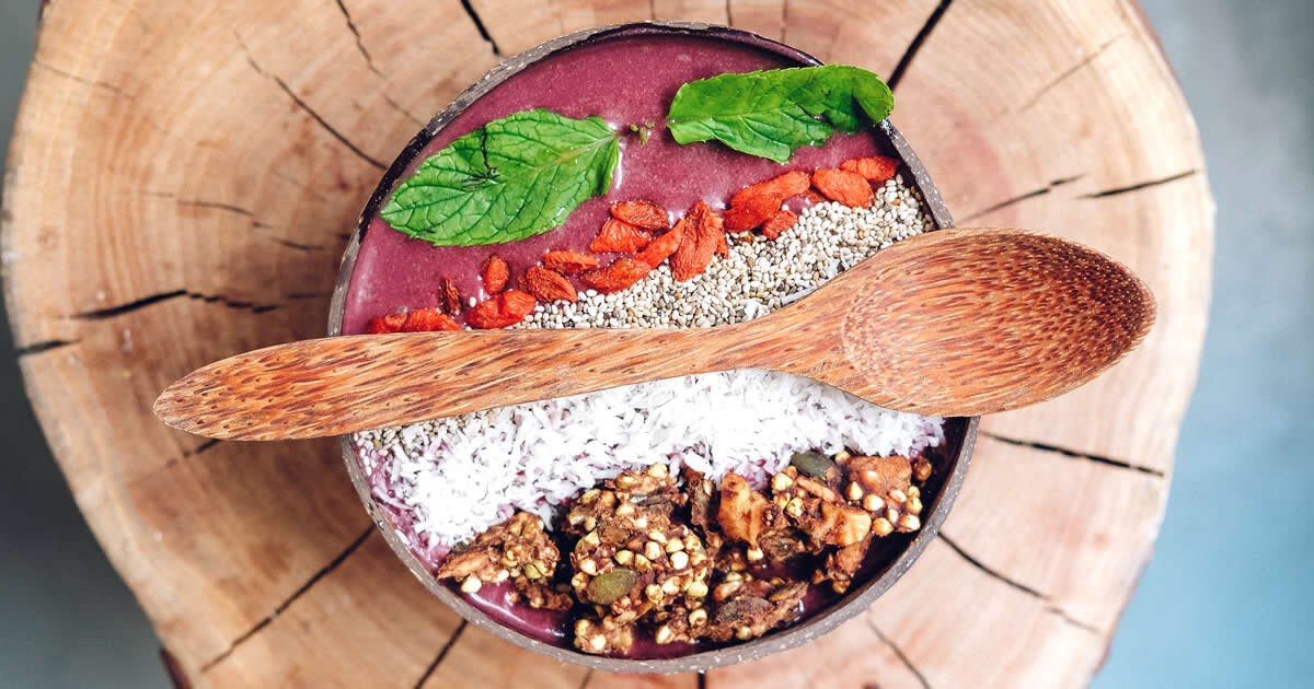 bowl de acai para Recetas de desayunos veganos con açaí