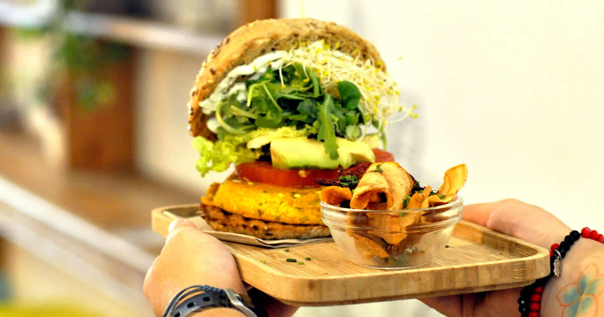 hamburguesa vegana en un restaurante vegano en españa para los mejores restaurantes