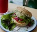 hamburguesa vegana en nuestros restaurante vegano en madrid y valencia, vegan burguer almalibre