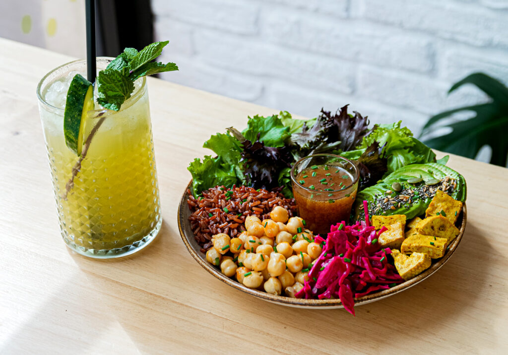 plato de restaurante alimentación basada en plantas en españa, plant based restaurant