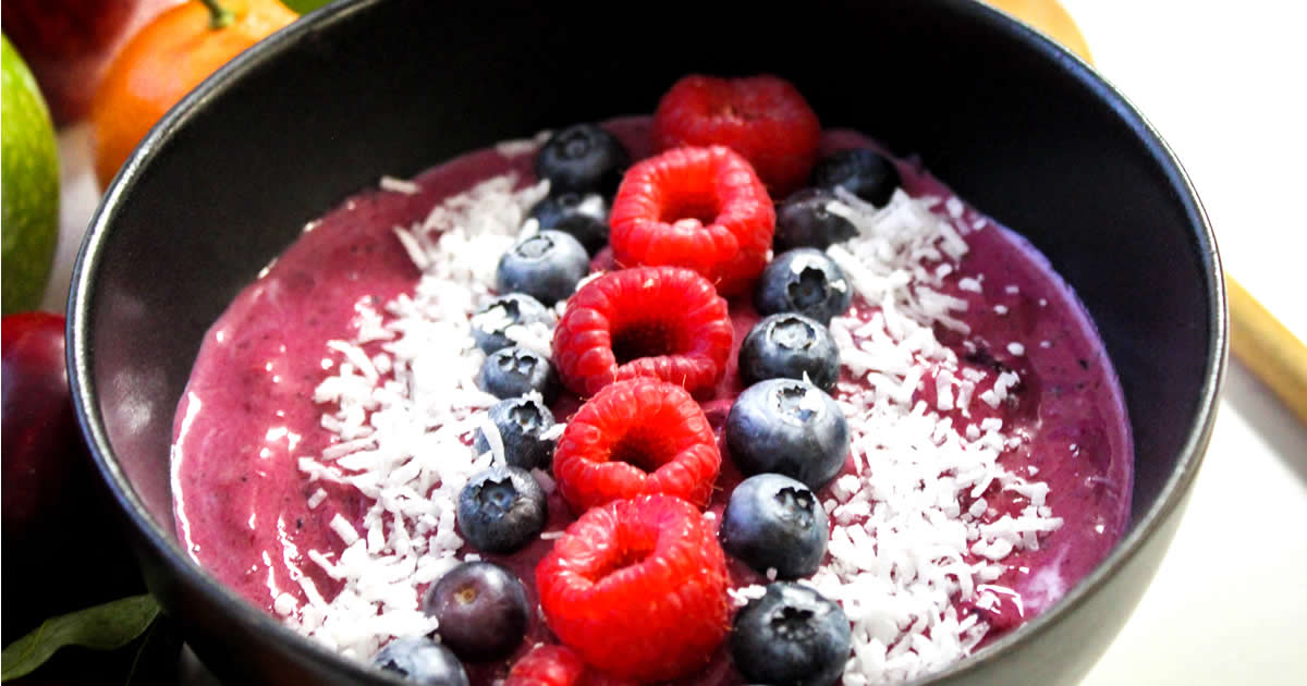 imagen de bowl de acai, preparar recetas caseras en primavera