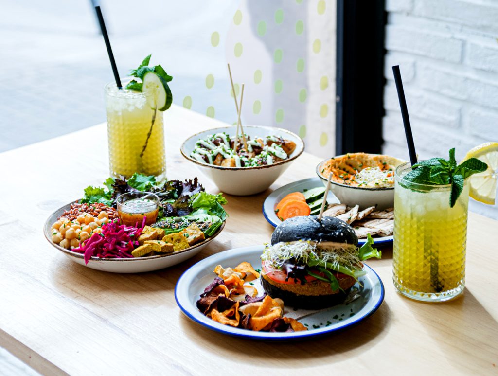 foto de combo de alumerzo, cena, merienda o desayuno en restaurante vegano de madrid, barcelona y valencia