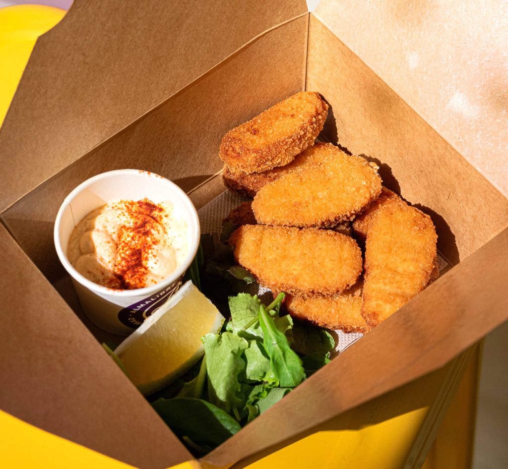 foto de nuggets veganos almalibre para fast food vegano  o comida rápida vegana