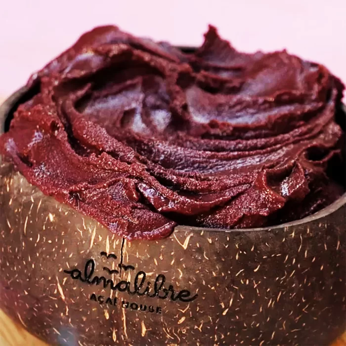 foto de un bowl de açaí para Es mejor congelar el açaí en porciones pequeñas o en grandes cantidades