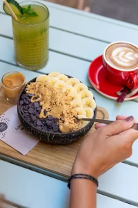 bowl de açaí con chocolate para el artículo de los beneficios de esta combinación, almalibre auténtido Açaí de brasil en españa