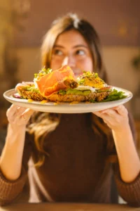 imagen y foto de un plato de cena saludable en restaurante en valencia para Cenar rico y equilibrado en Valencia sí es posible